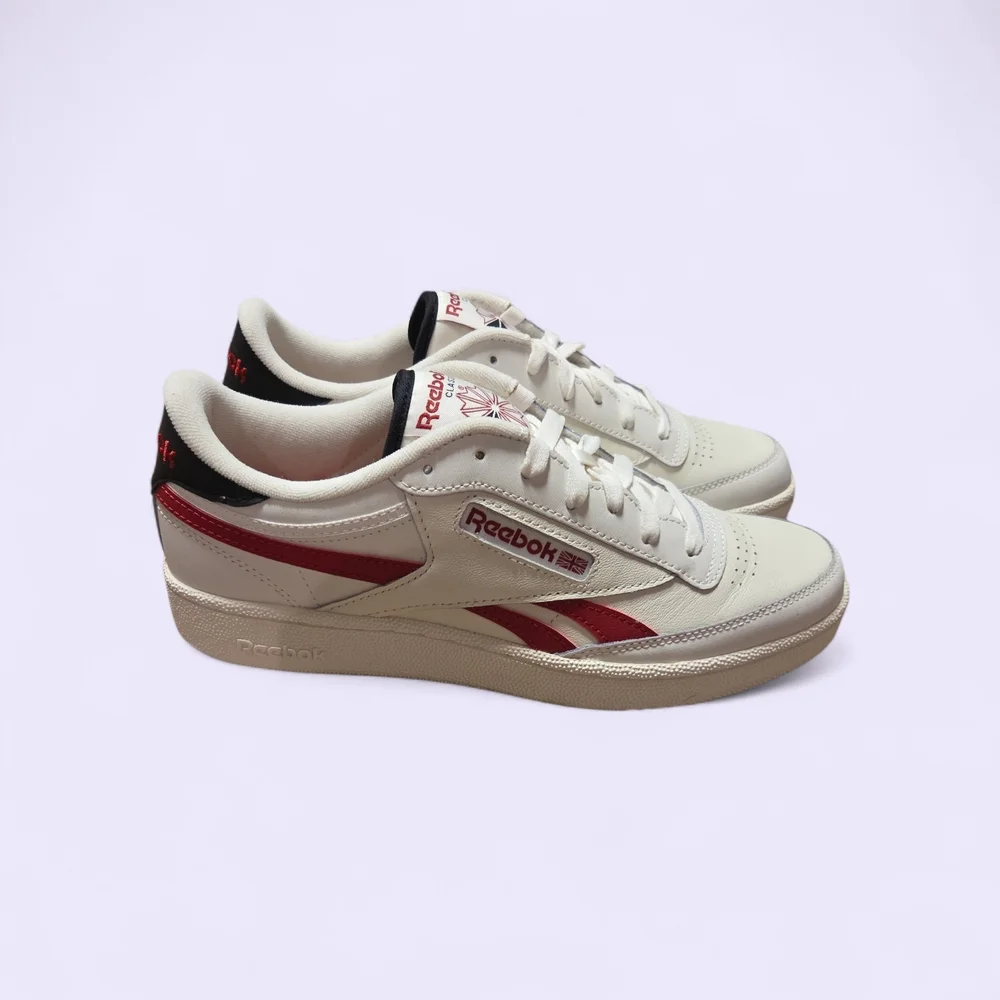 Reebok Mens Classic Off-White Leather Sneakers with Red Accents - Picture 2 of 4